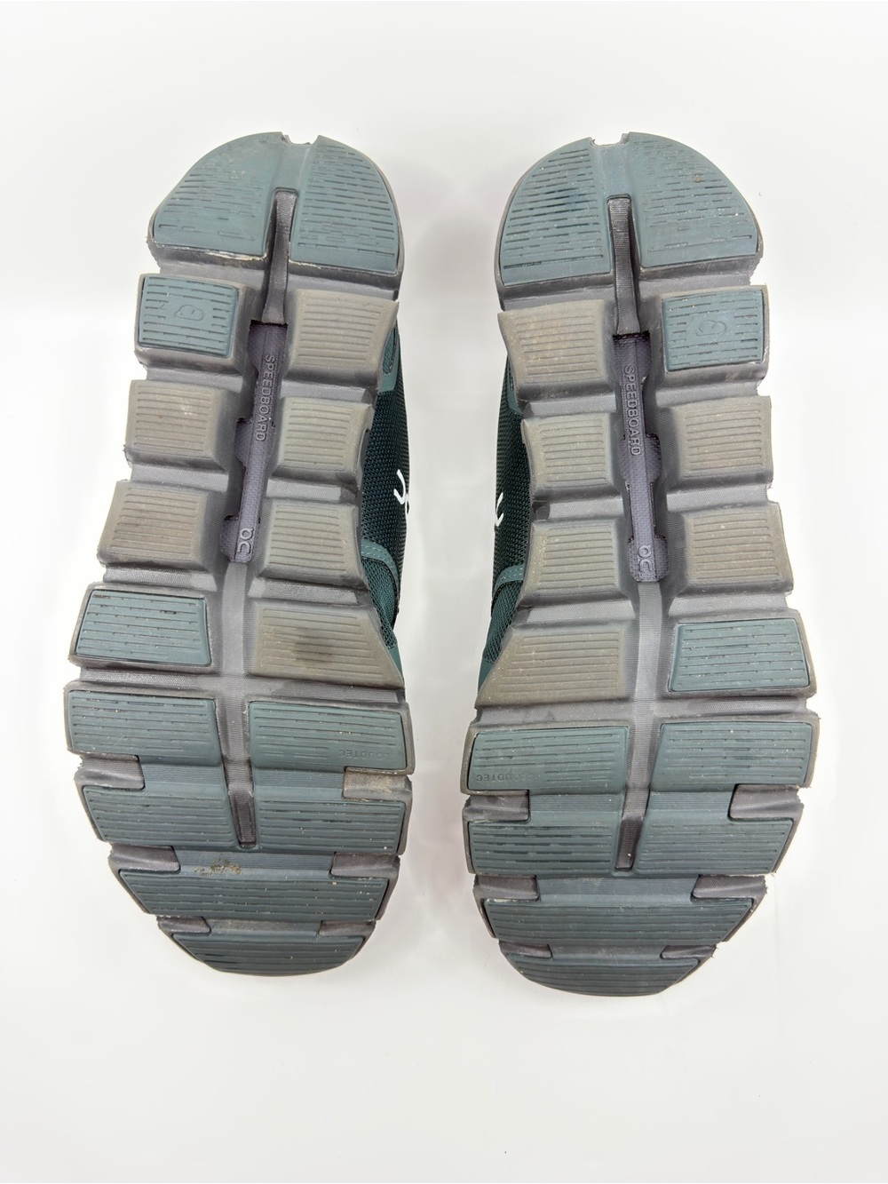 On Cloud 6 sneakers in the olive and evergreen colorway, on running SZ 11 Men’s - Picture 7 of 9